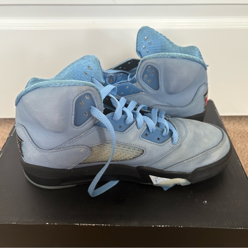 Size 8.5. - Jordan 5 Retro SE Mid UNC. used